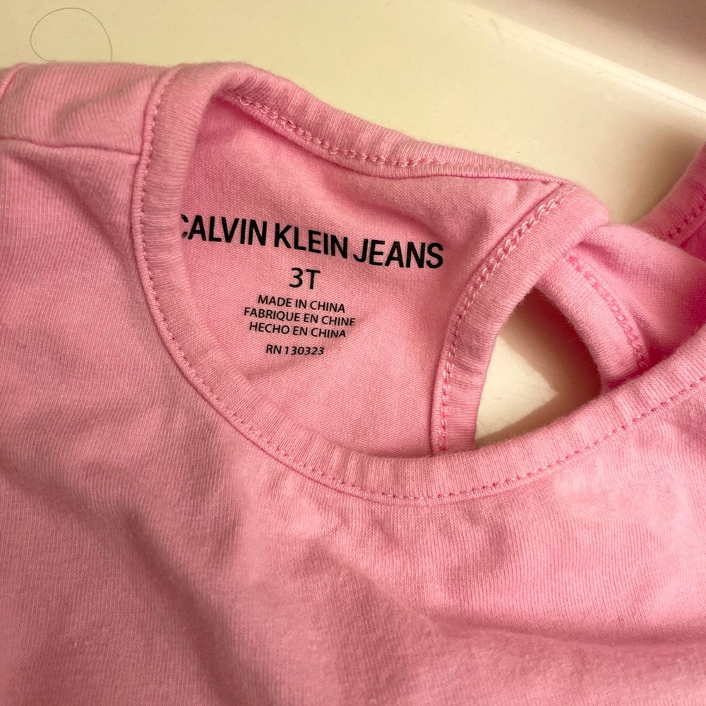 Calvin Klein outfit. Size 3t. Barely worn.